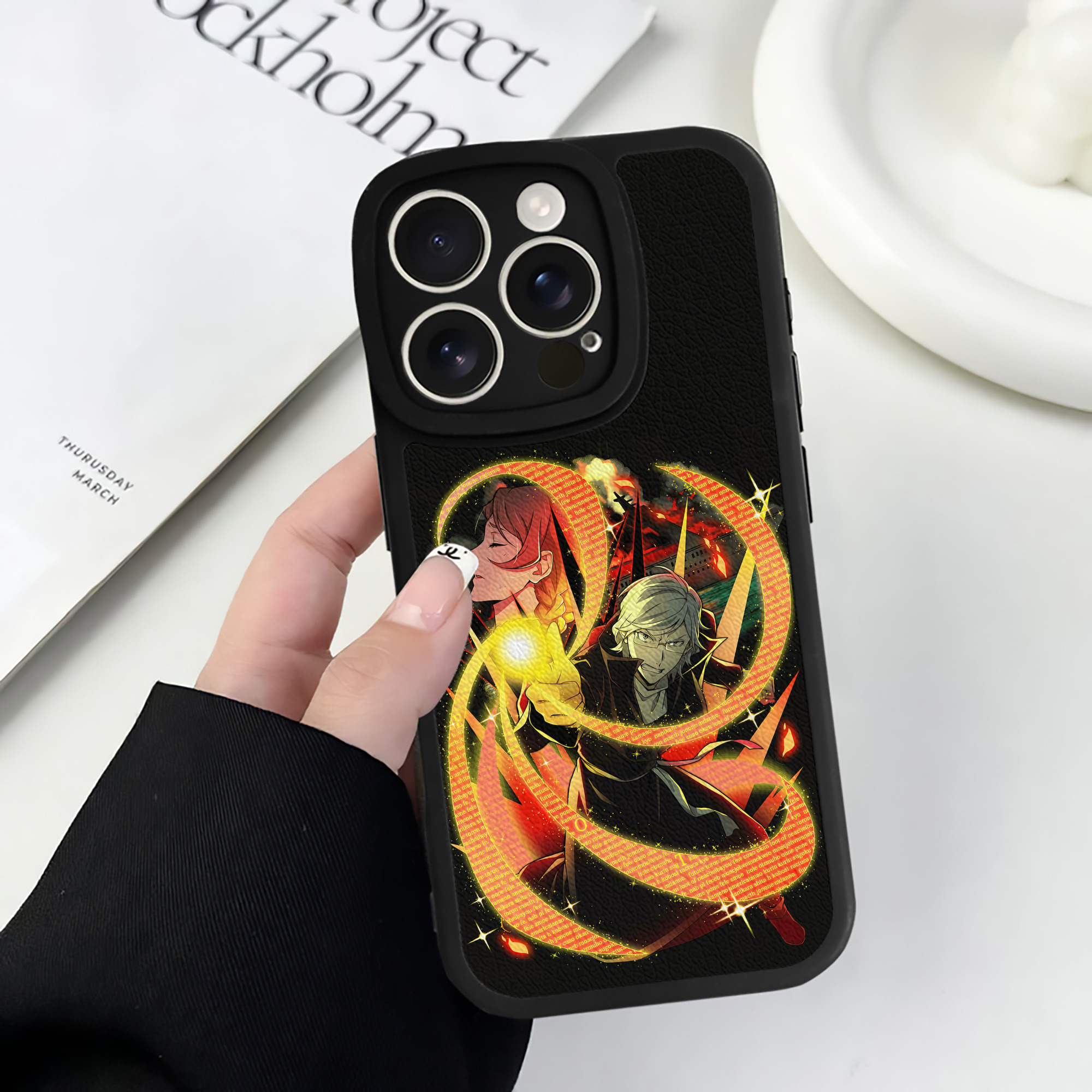 （画像用） 文豪ストレイドッグス Bungo Stray Dogs 【iPhone 16シリーズ対応】シリコンスマホケース（レザー調） 材質：シリコン